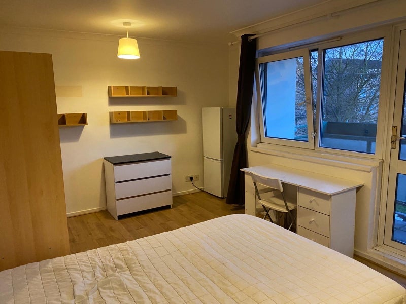 Room Lettsom Street in Greater London