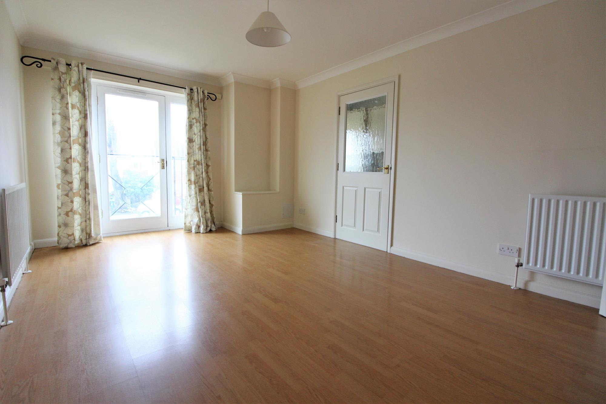 Flat Yeend Close in Walton on Thames