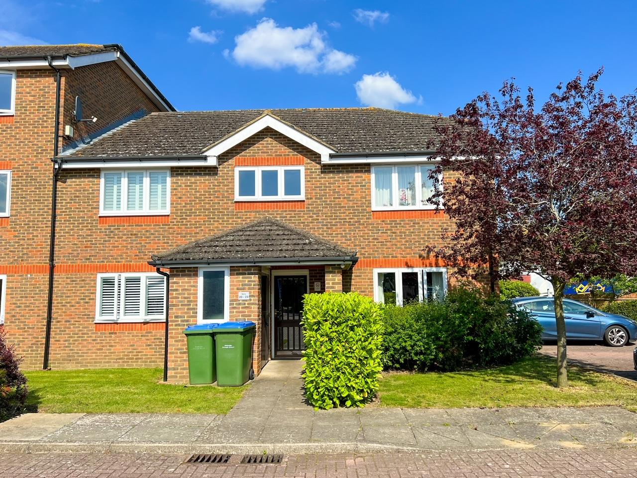 Flat Yeend Close in Walton on Thames