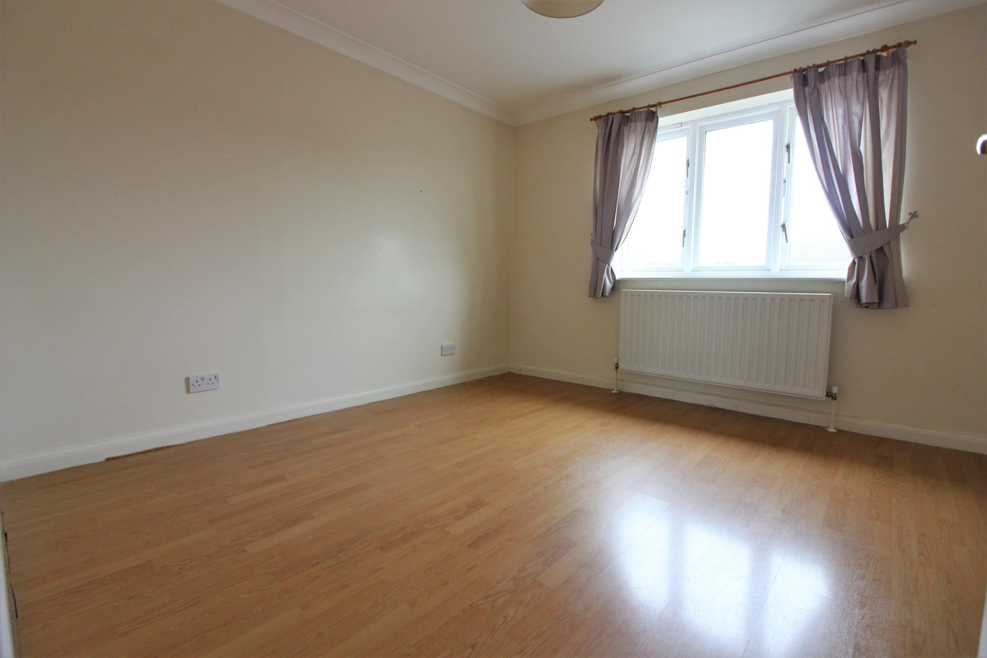 Flat Yeend Close in Walton on Thames