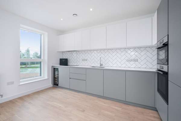 Flat Accolade Avenue in Greater London