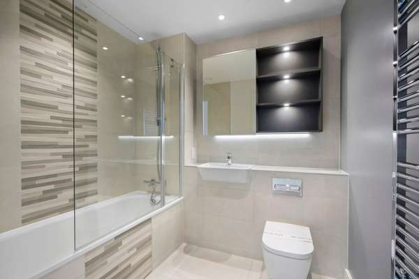 Flat Accolade Avenue in Greater London
