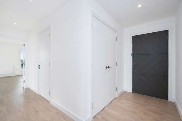 Flat Accolade Avenue in Greater London