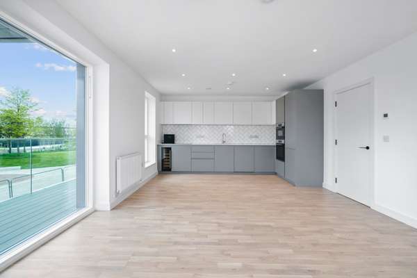 Flat Accolade Avenue in Greater London