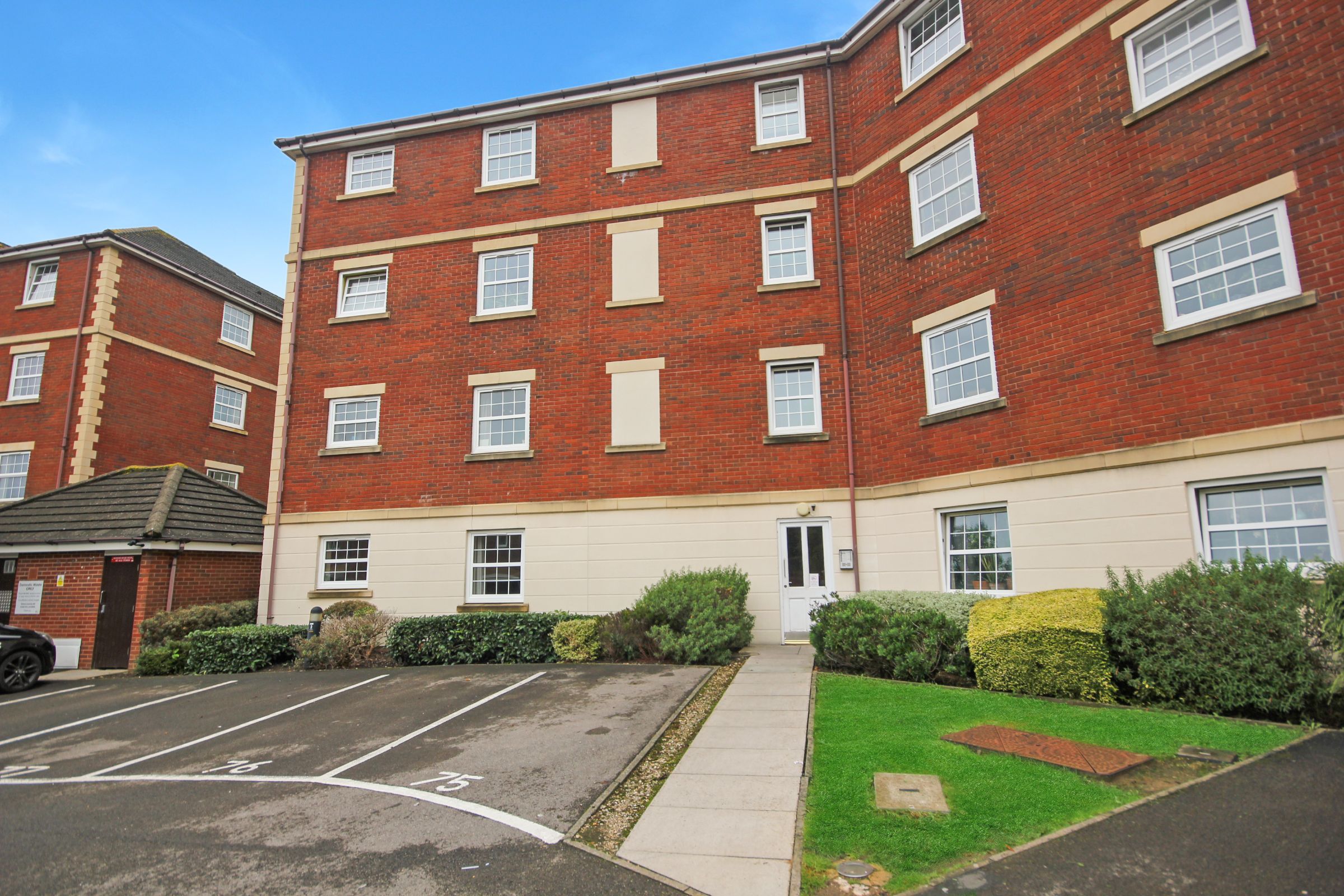 Flat Champs Sur Marne in Bristol