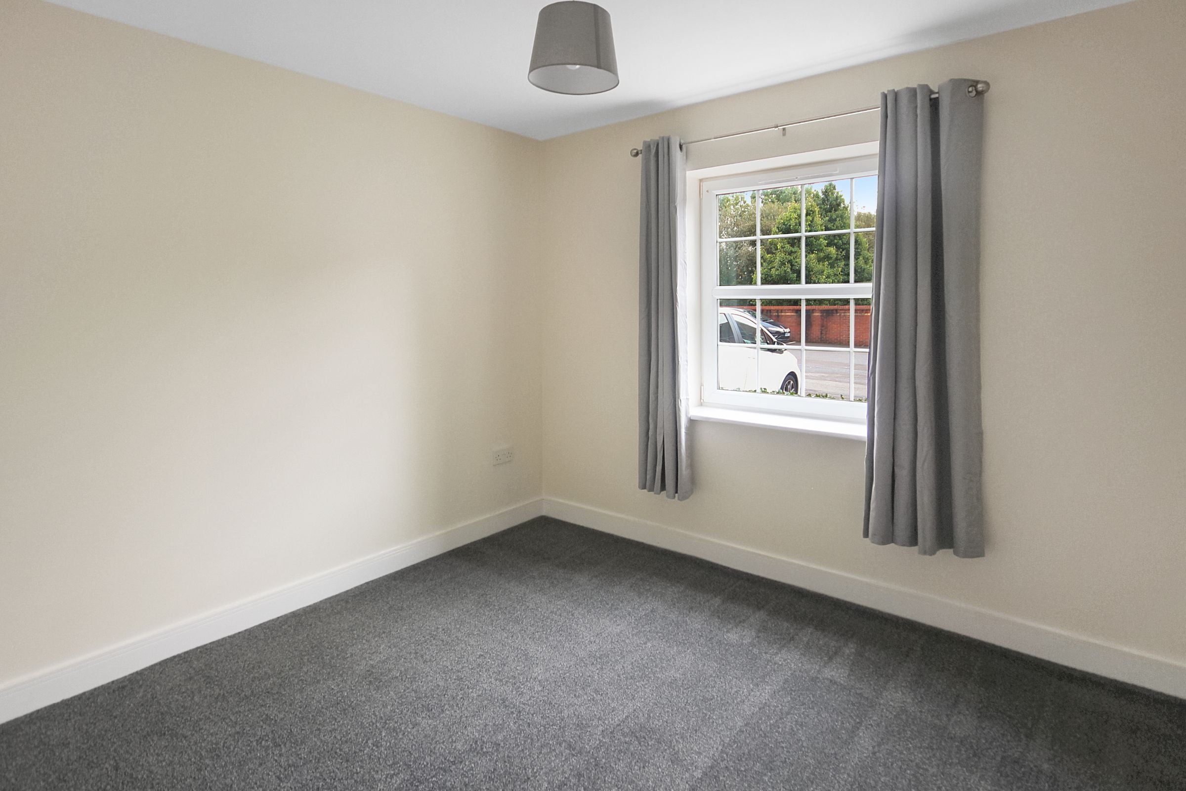 Flat Champs Sur Marne in Bristol