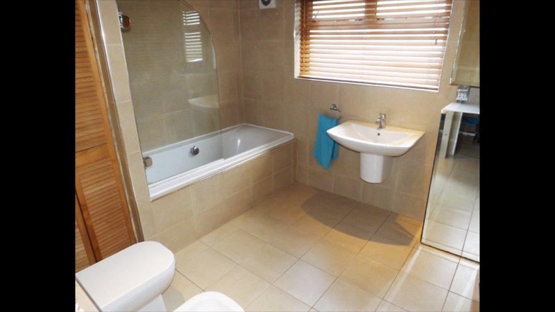 Room Beverley Way in Greater London