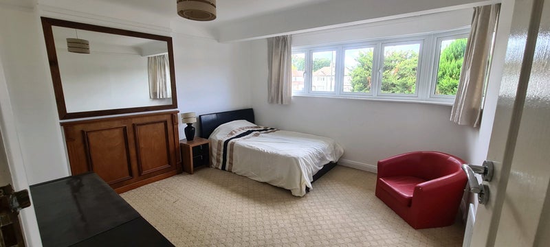 Room Beverley Way in Greater London