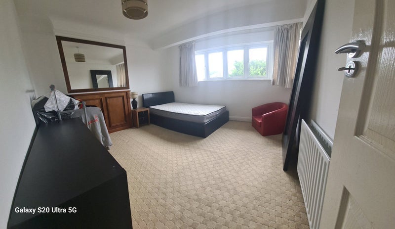Room Beverley Way in Greater London