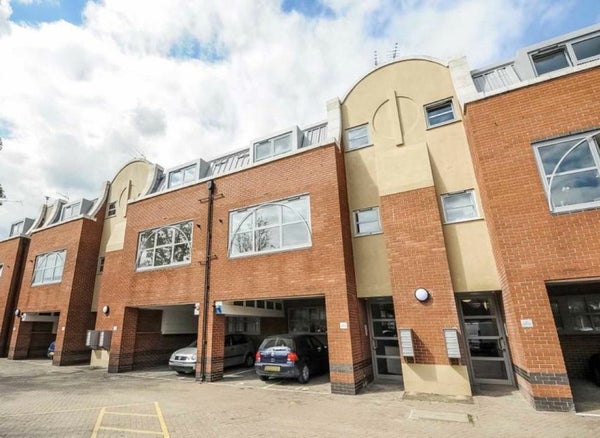Flat Barnsbury Lane in London