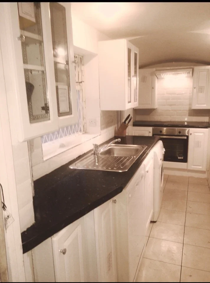 Flat Castletown Road in Greater London