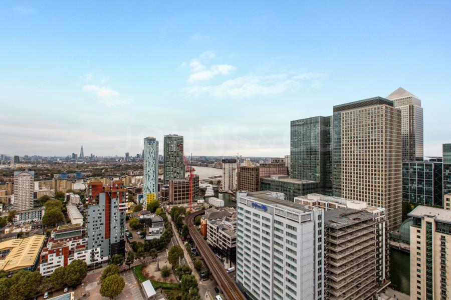 Flat Peninsula Square in Greater London