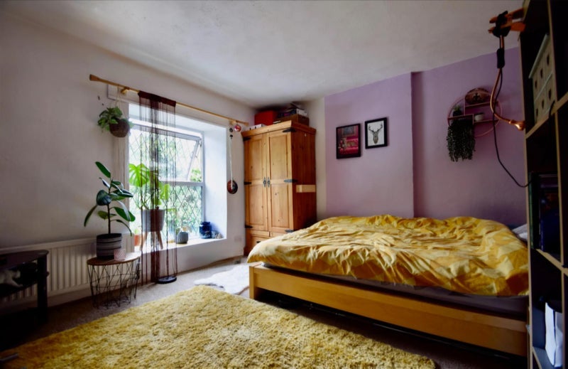 Room Home Field Close in Bristol
