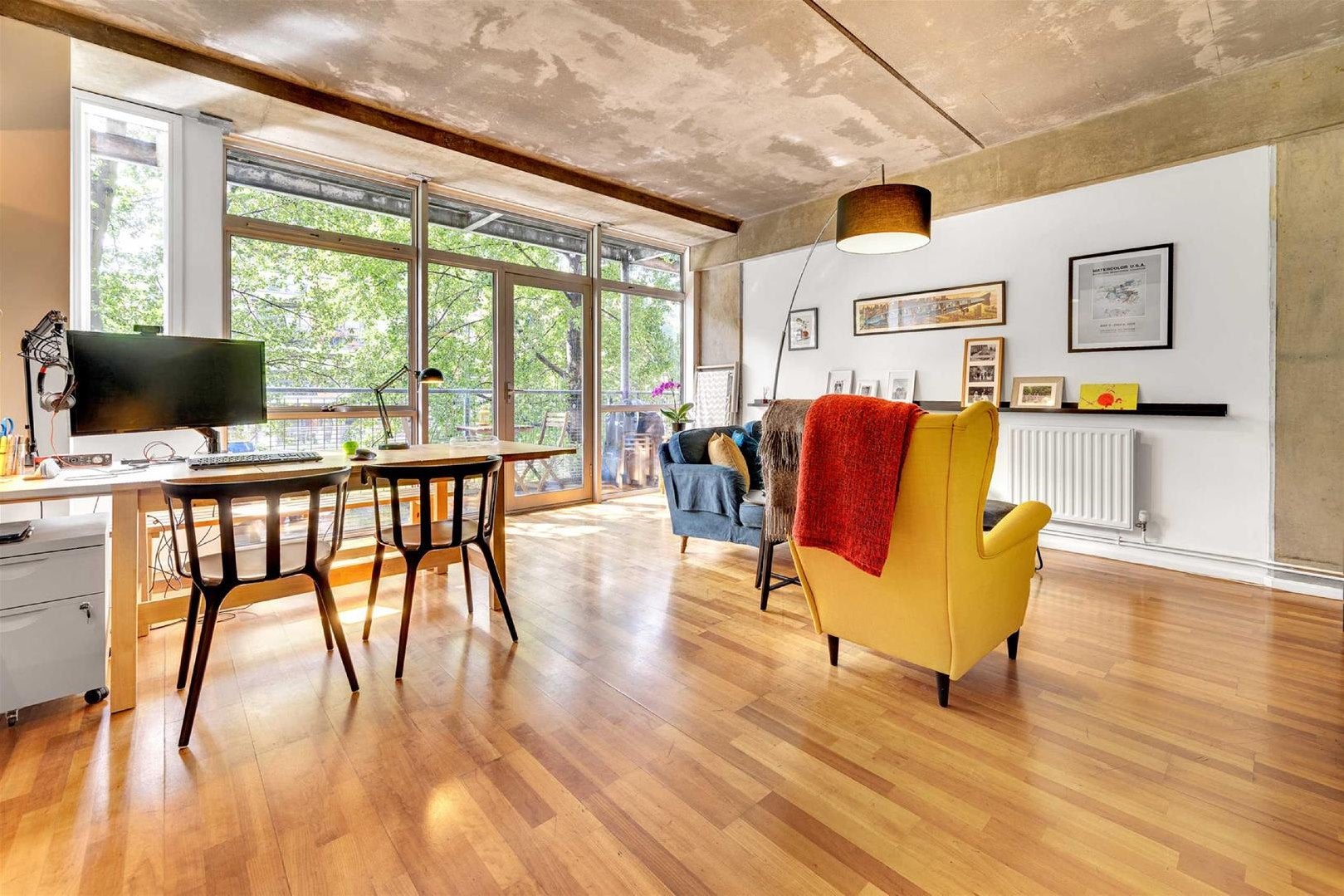 Flat Kingsland Road in Greater London