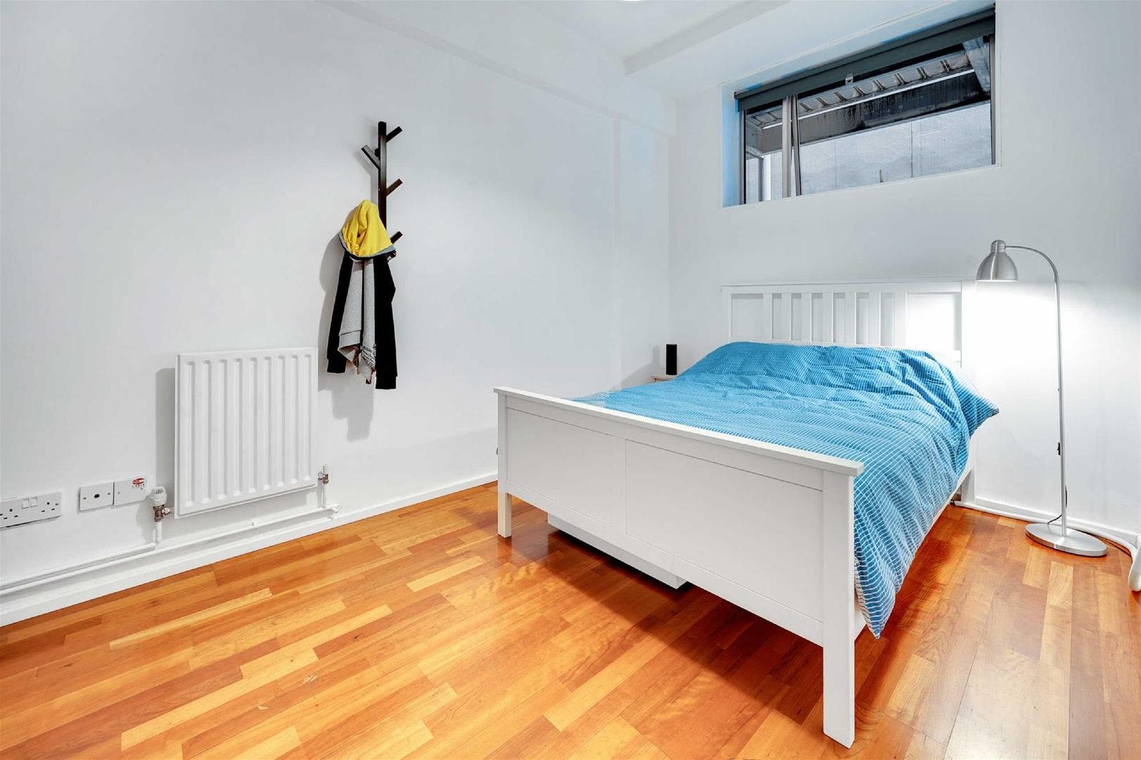 Flat Kingsland Road in Greater London