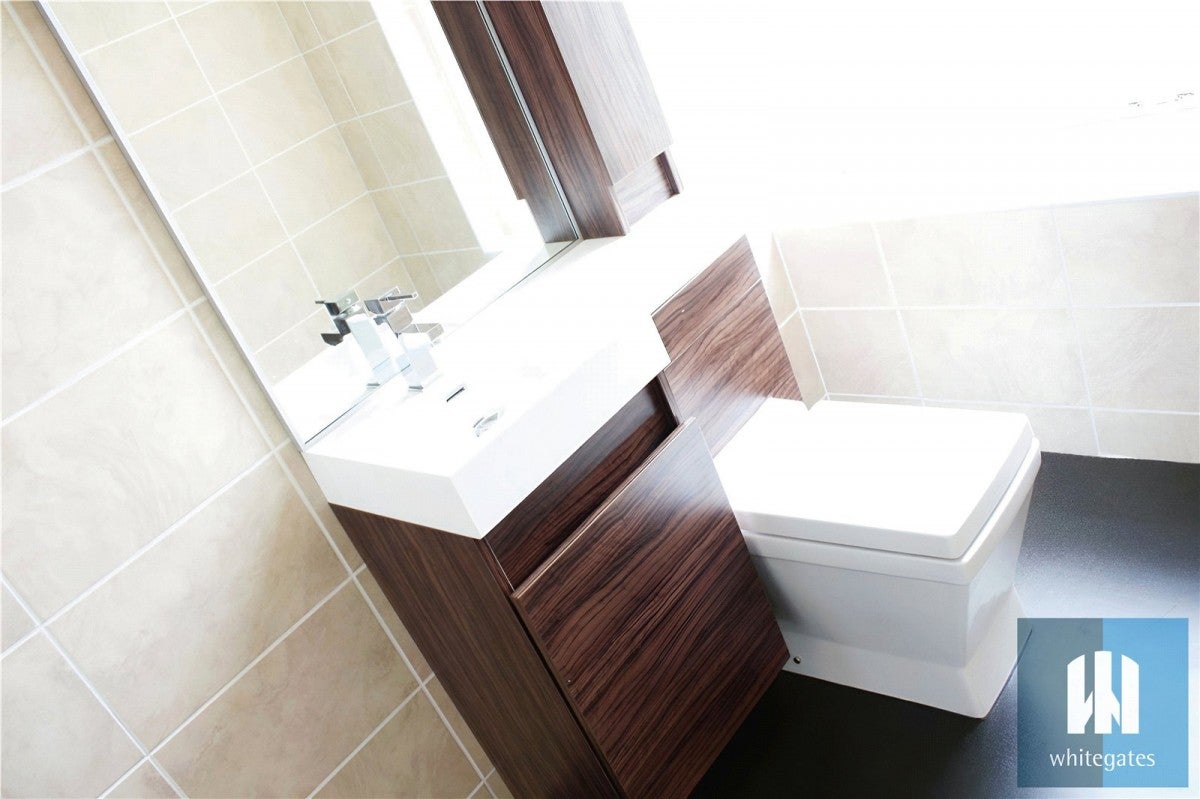 Flat Elmwood Close in Kirklees