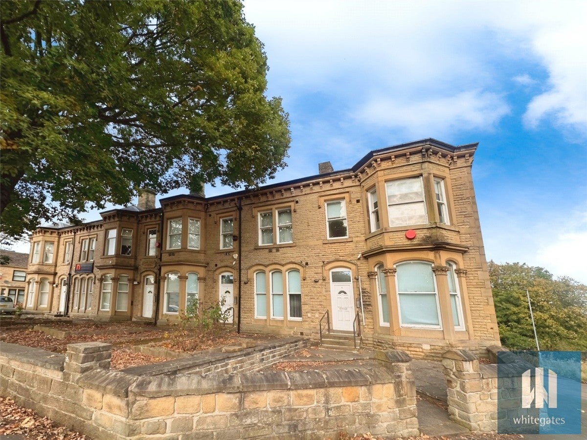 Flat Elmwood Close in Kirklees