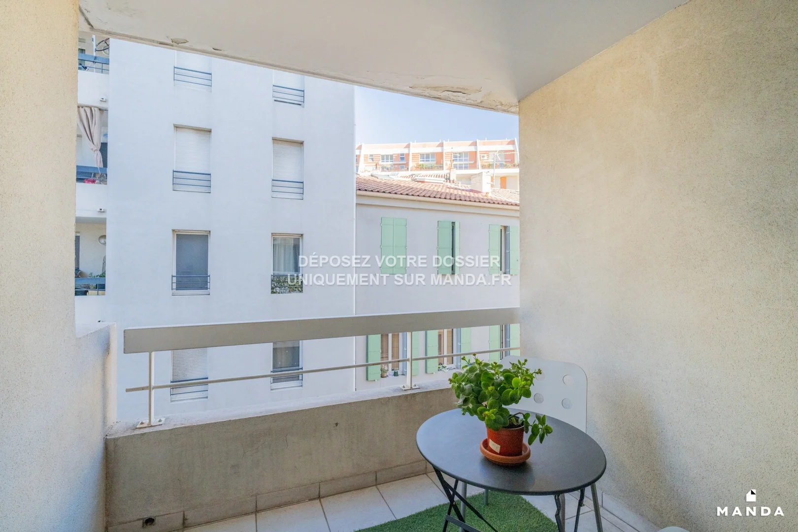 Flat Rue Roger Renzo in Marseille