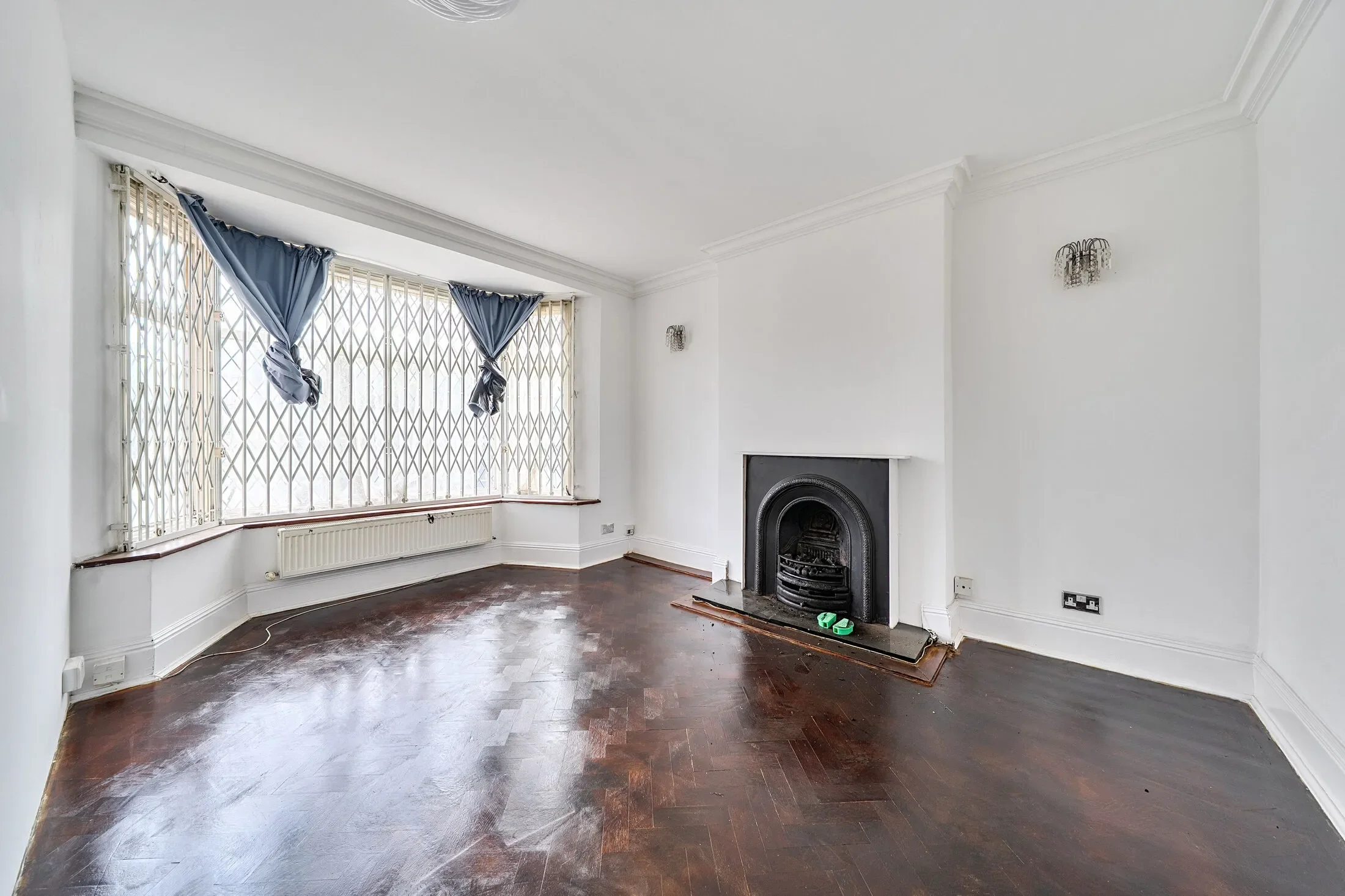 House Grampian Gardens in Greater London