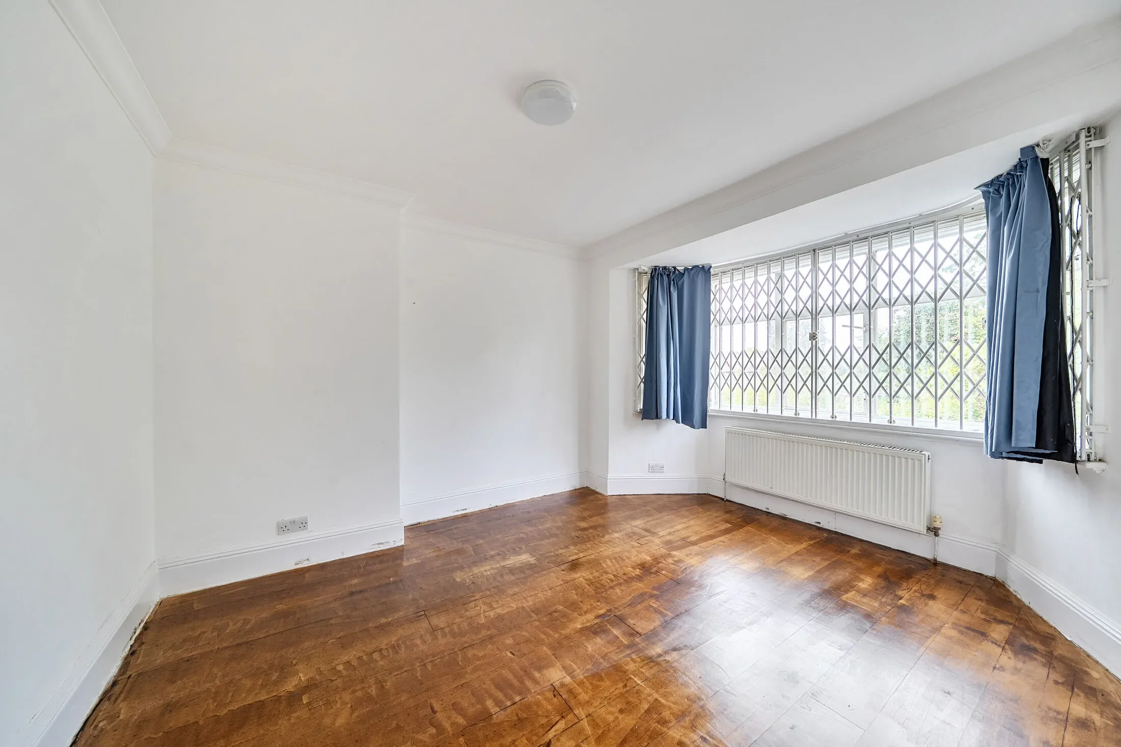House Grampian Gardens in Greater London