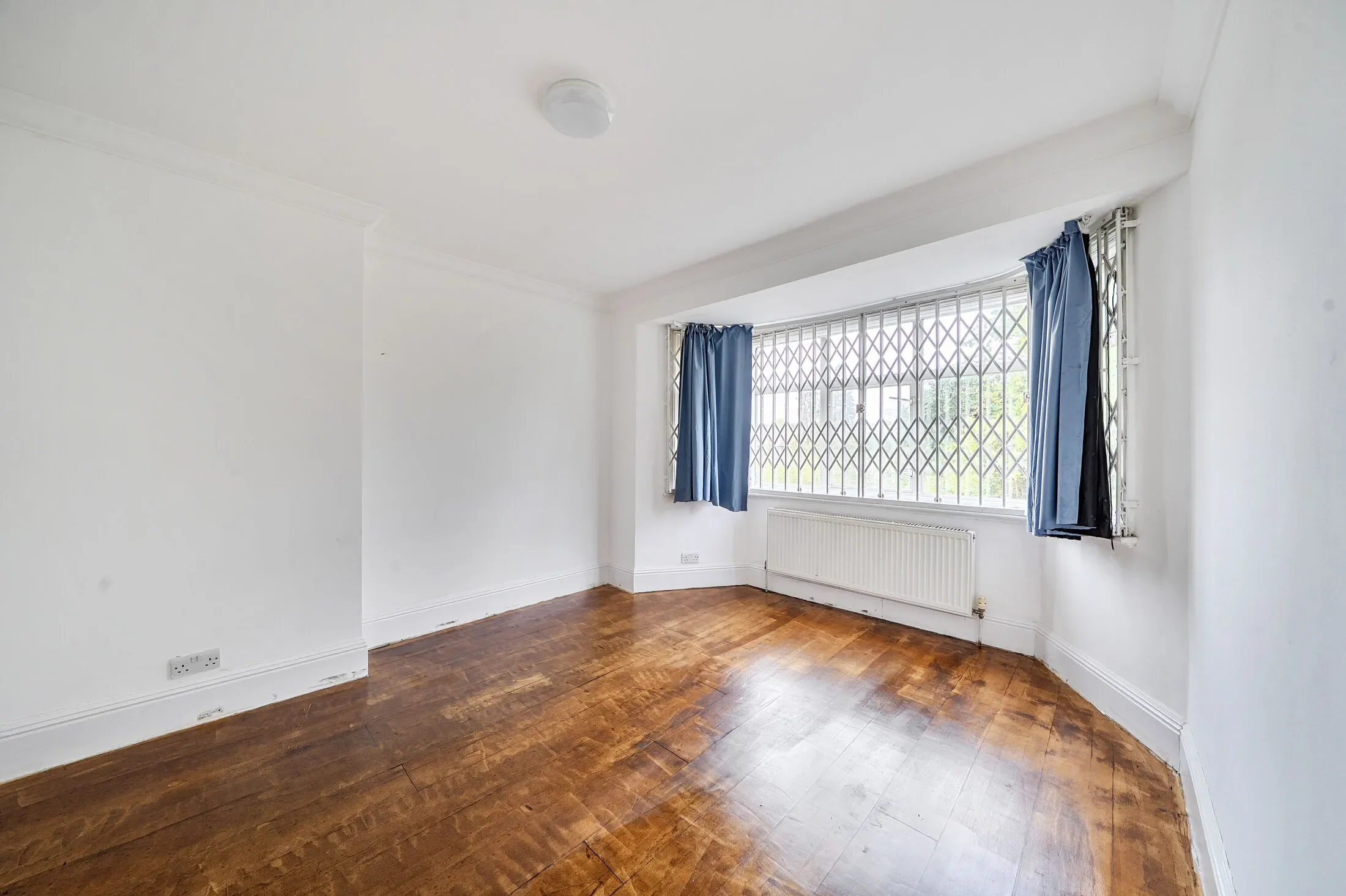 House Grampian Gardens in Greater London
