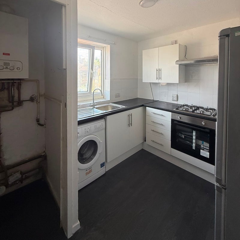 Room Odessa Road in Greater London