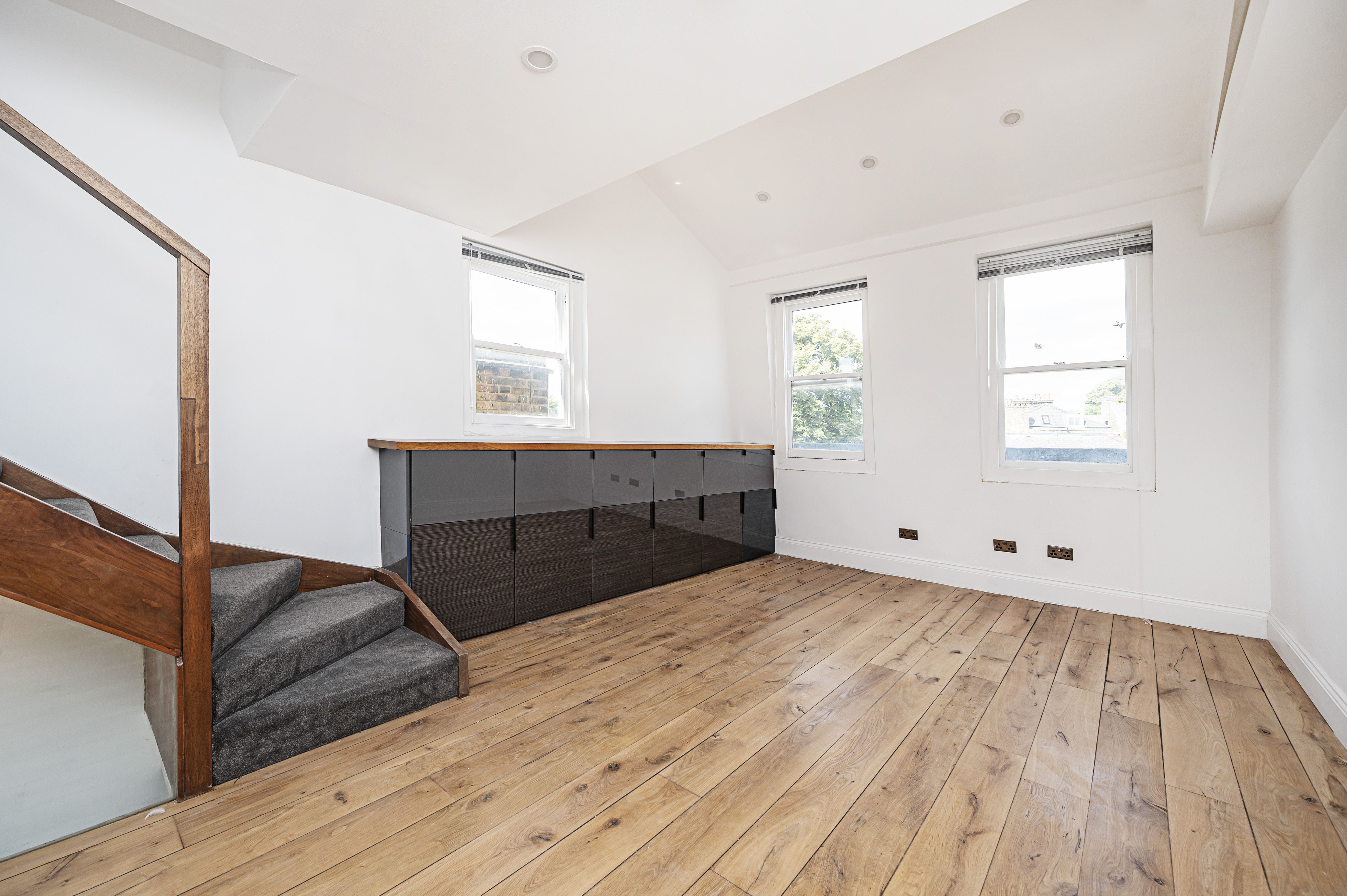 Flat Liverpool Road in Greater London