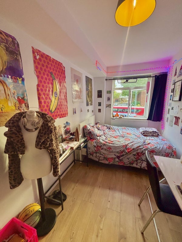 Room Lewisham Way in Greater London