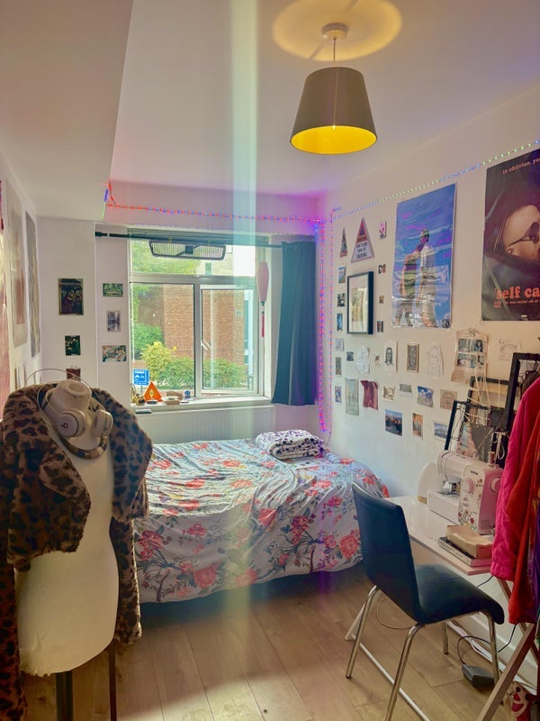 Room Lewisham Way in Greater London
