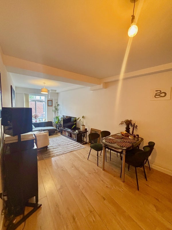 Room Lewisham Way in Greater London