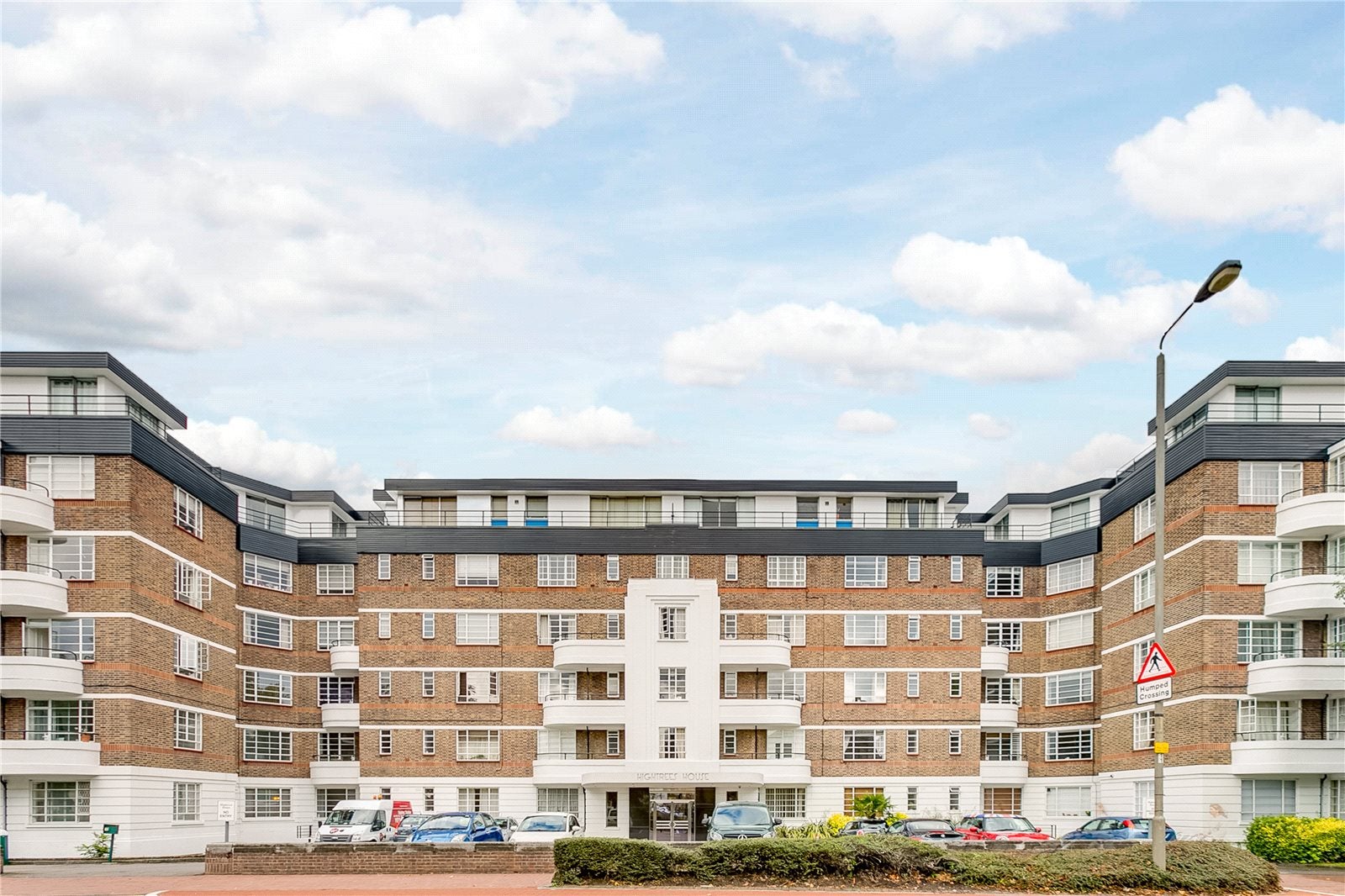 Flat Nightingale Lane in Greater London