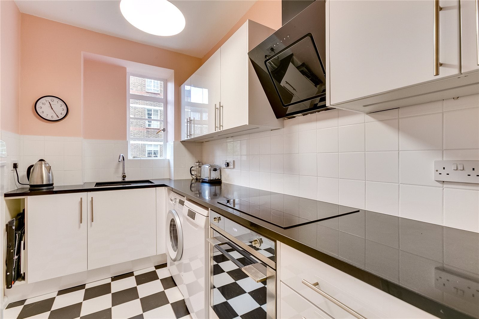 Flat Nightingale Lane in Greater London