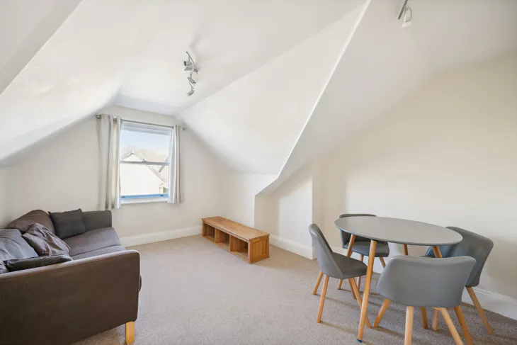 Flat Larkfield Road in Greater London