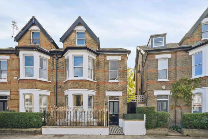 Flat Larkfield Road in Greater London