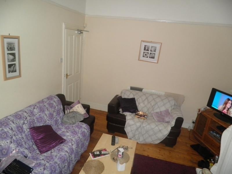 Flat Rothbury Terrace in Newcastle upon Tyne
