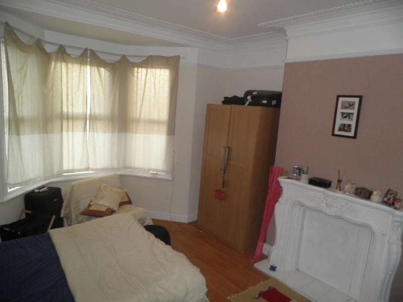 Flat Rothbury Terrace in Newcastle upon Tyne