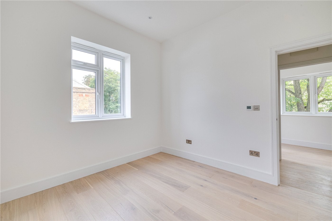 Flat Ongar Road in Greater London
