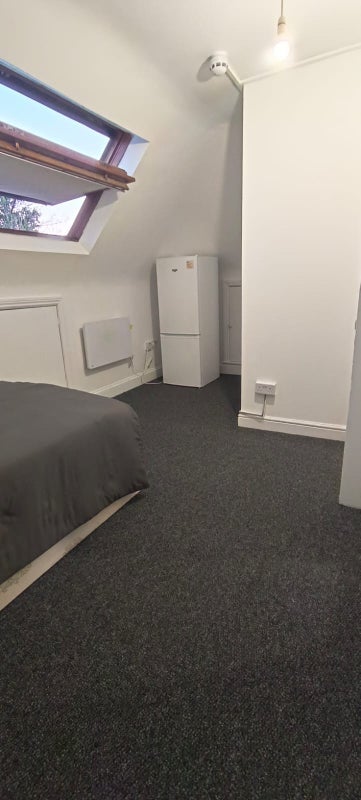 Room Hillcroft Crescent in Greater London