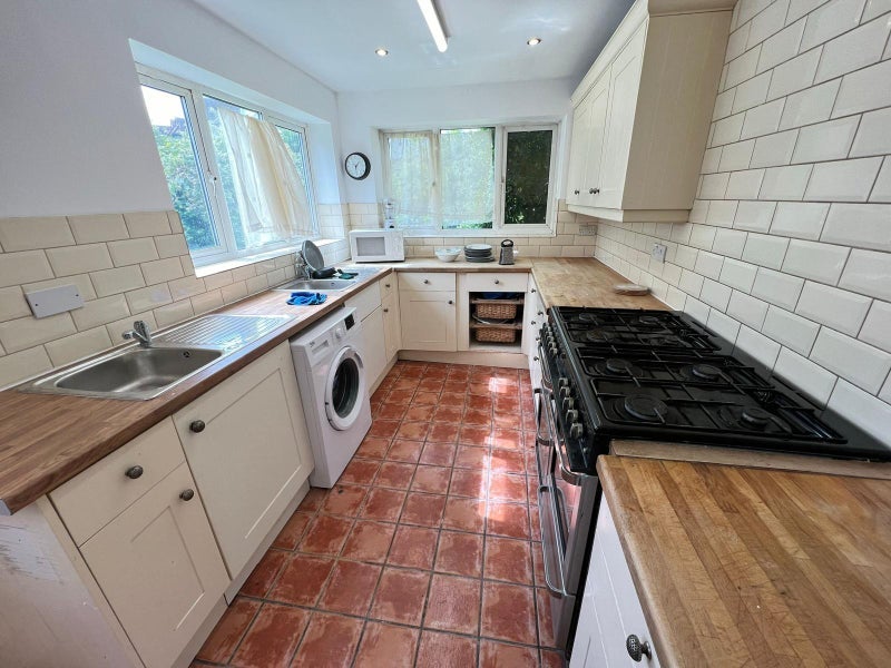 Room Hillcroft Crescent in Greater London