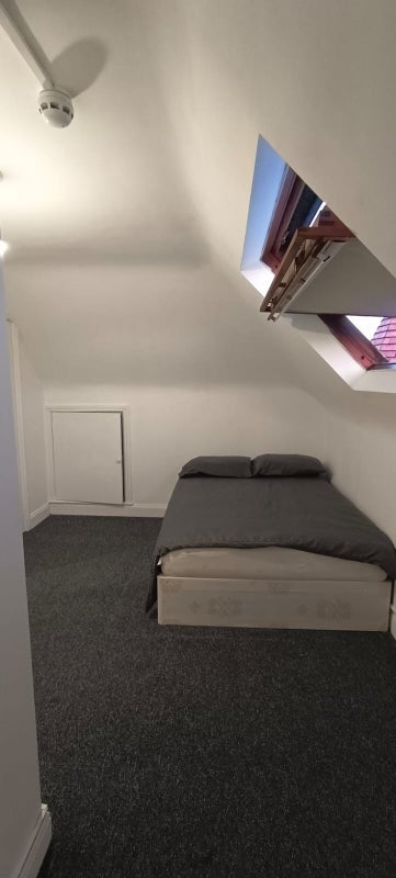 Room Hillcroft Crescent in Greater London