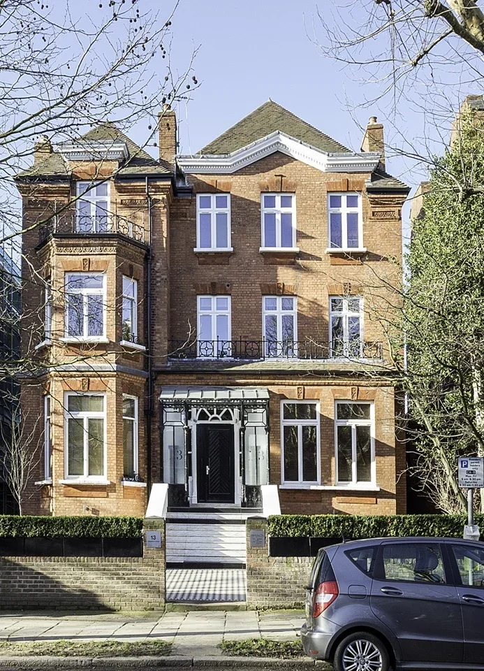Flat Fitzjohn's Avenue in Greater London