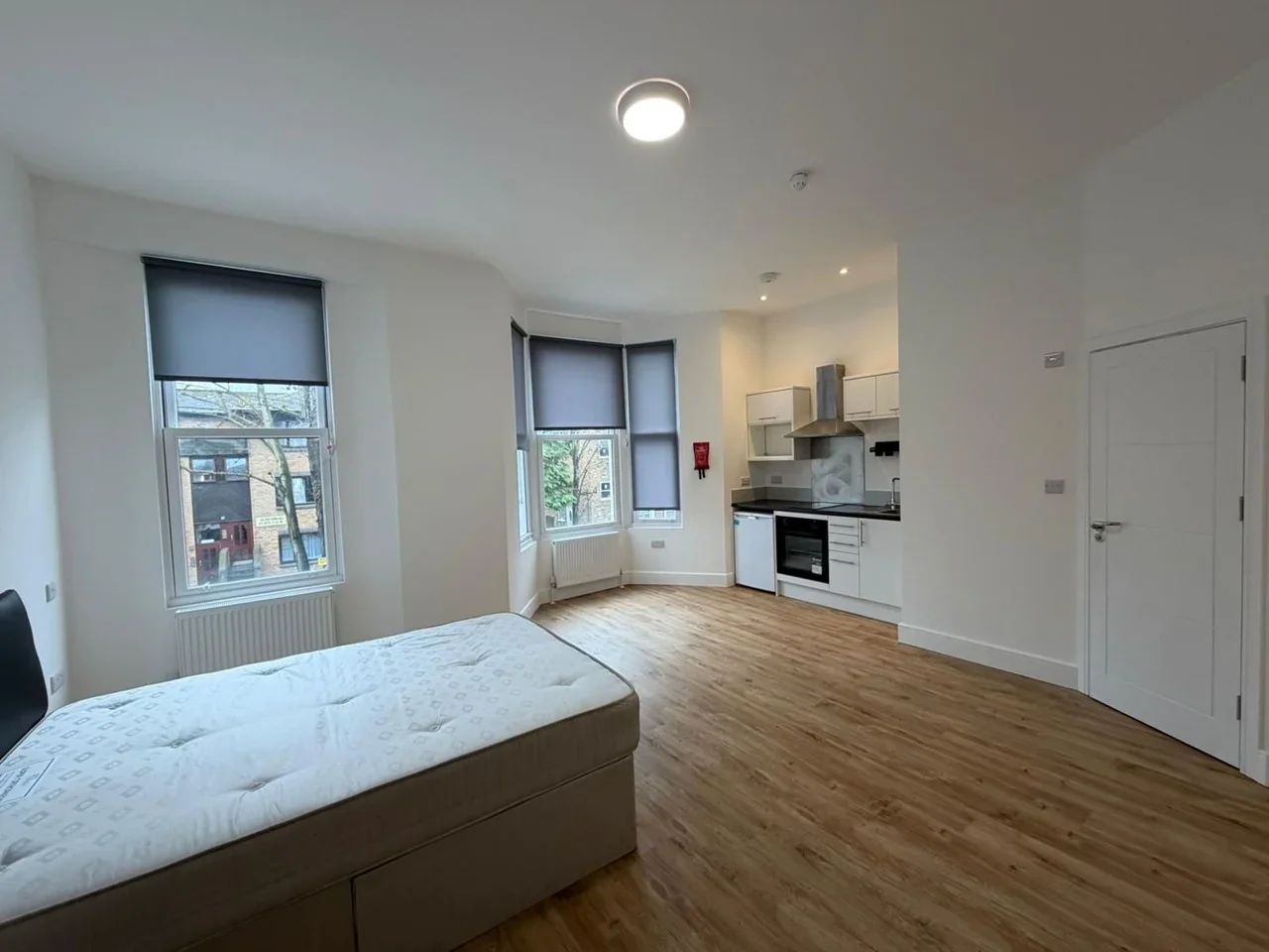 Flat Pownall Gardens in Greater London