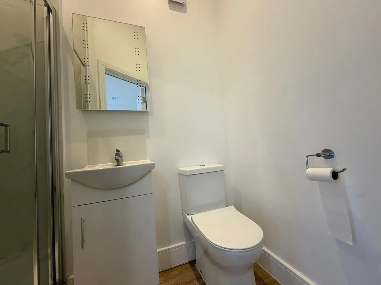 Flat Pownall Gardens in Greater London