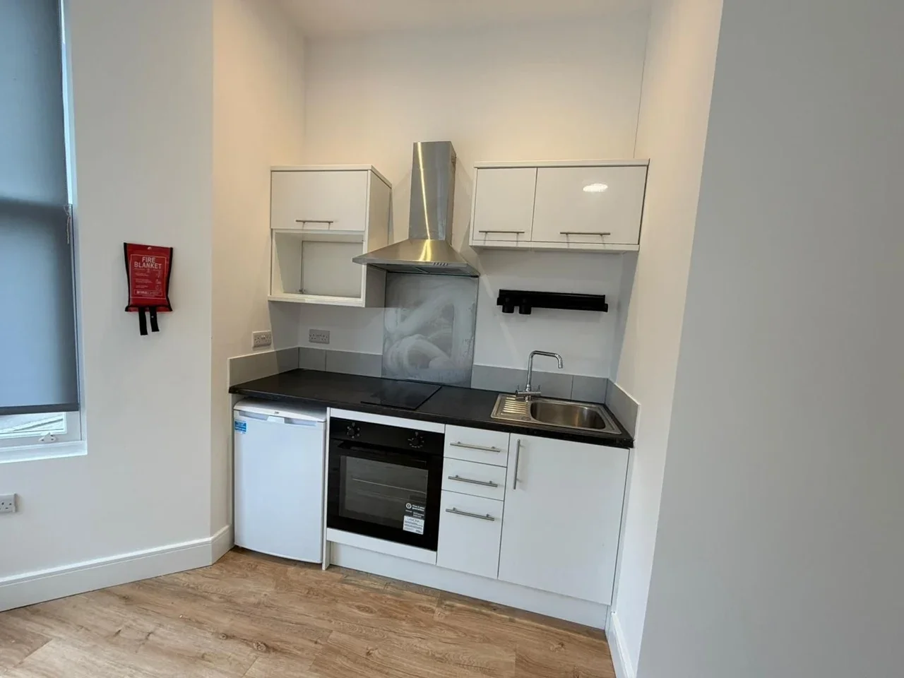 Flat Pownall Gardens in Greater London