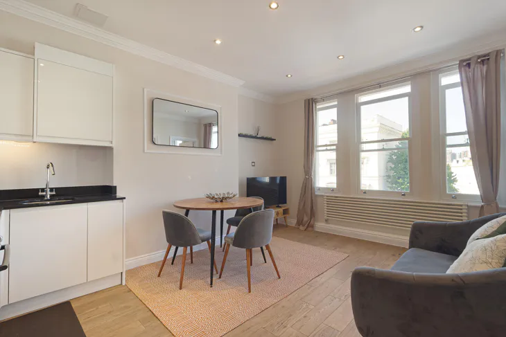 Flat Ladbroke Grove in Greater London