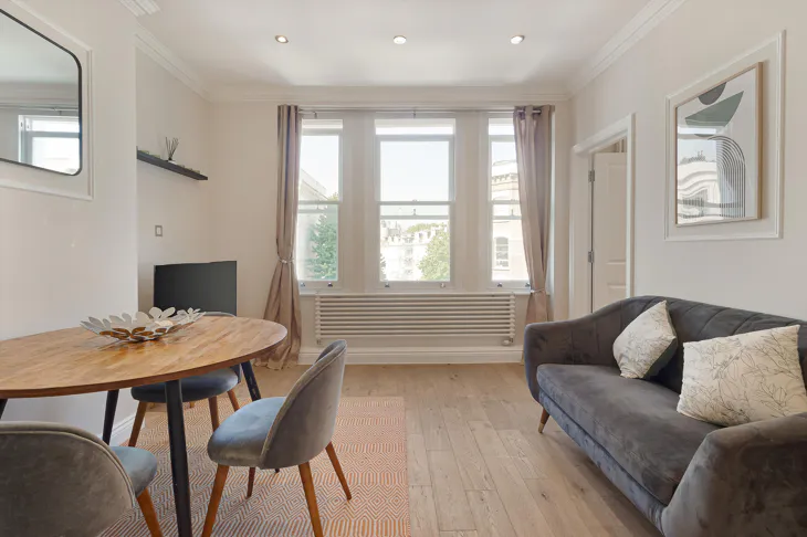 Flat Ladbroke Grove in Greater London