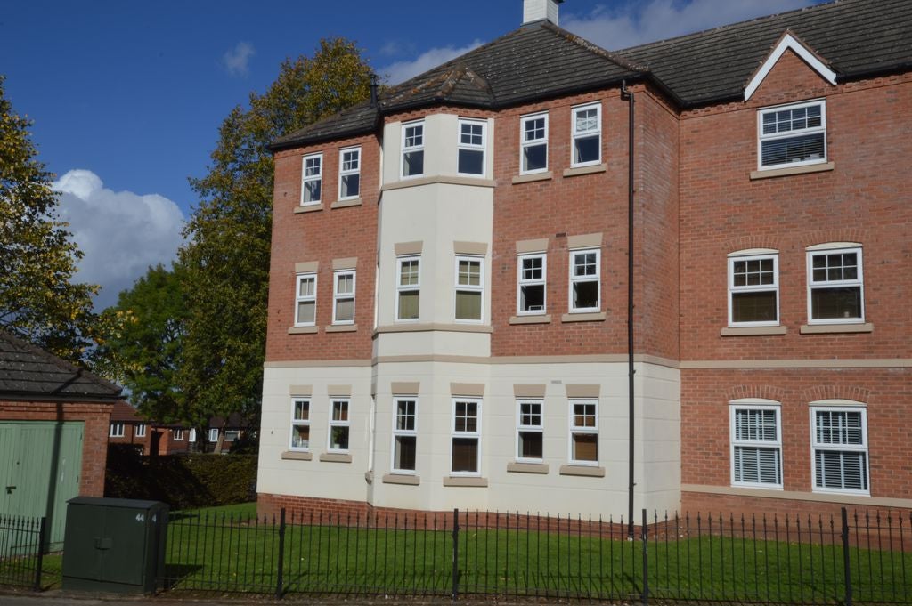 Flat Monyhull Hall Road in Birmingham