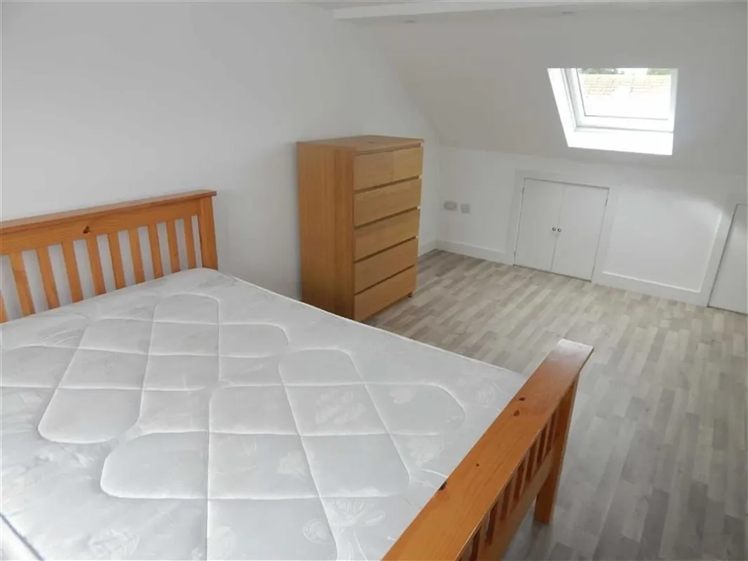Room Avondale Road in Greater London