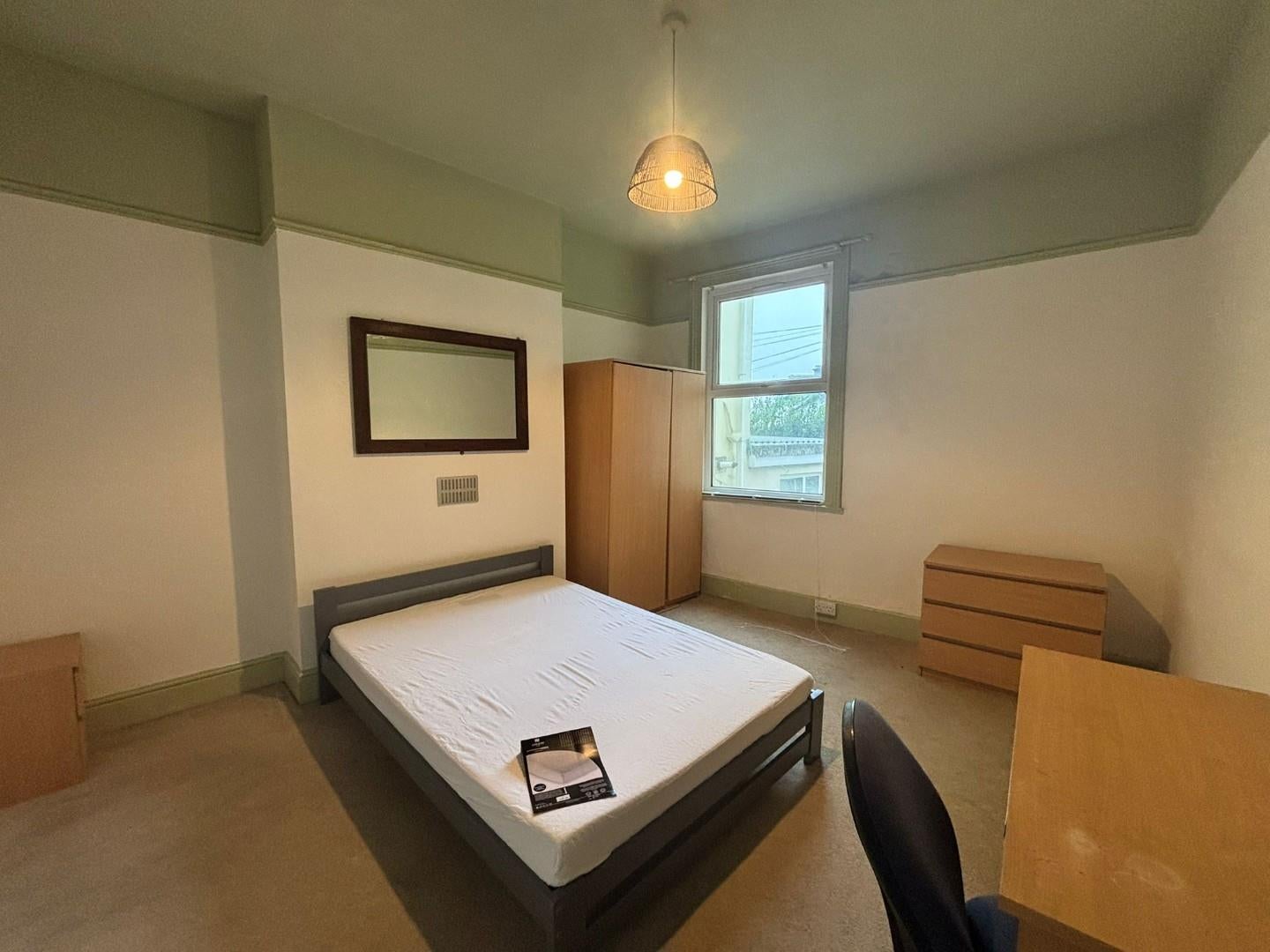 Room North Hill in Plymouth