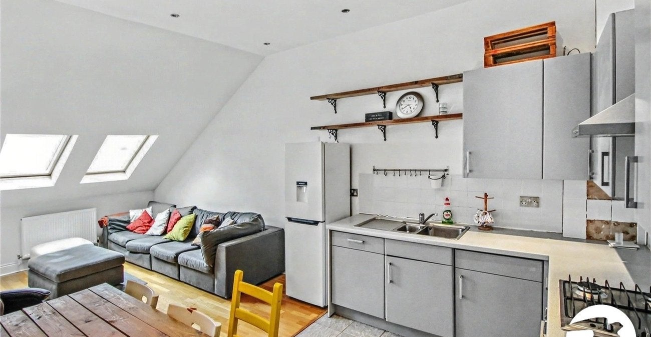 Flat Congleton Grove in Greater London
